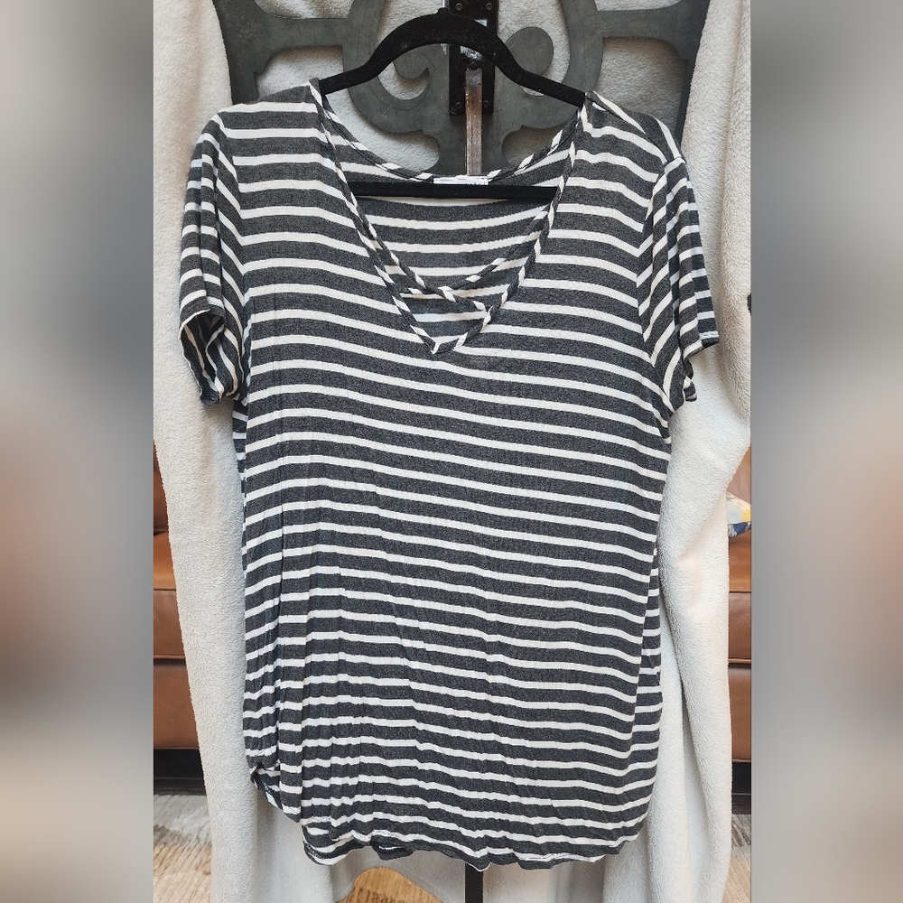 Emory Park grey white striped. criss cross short sleeve tee. L